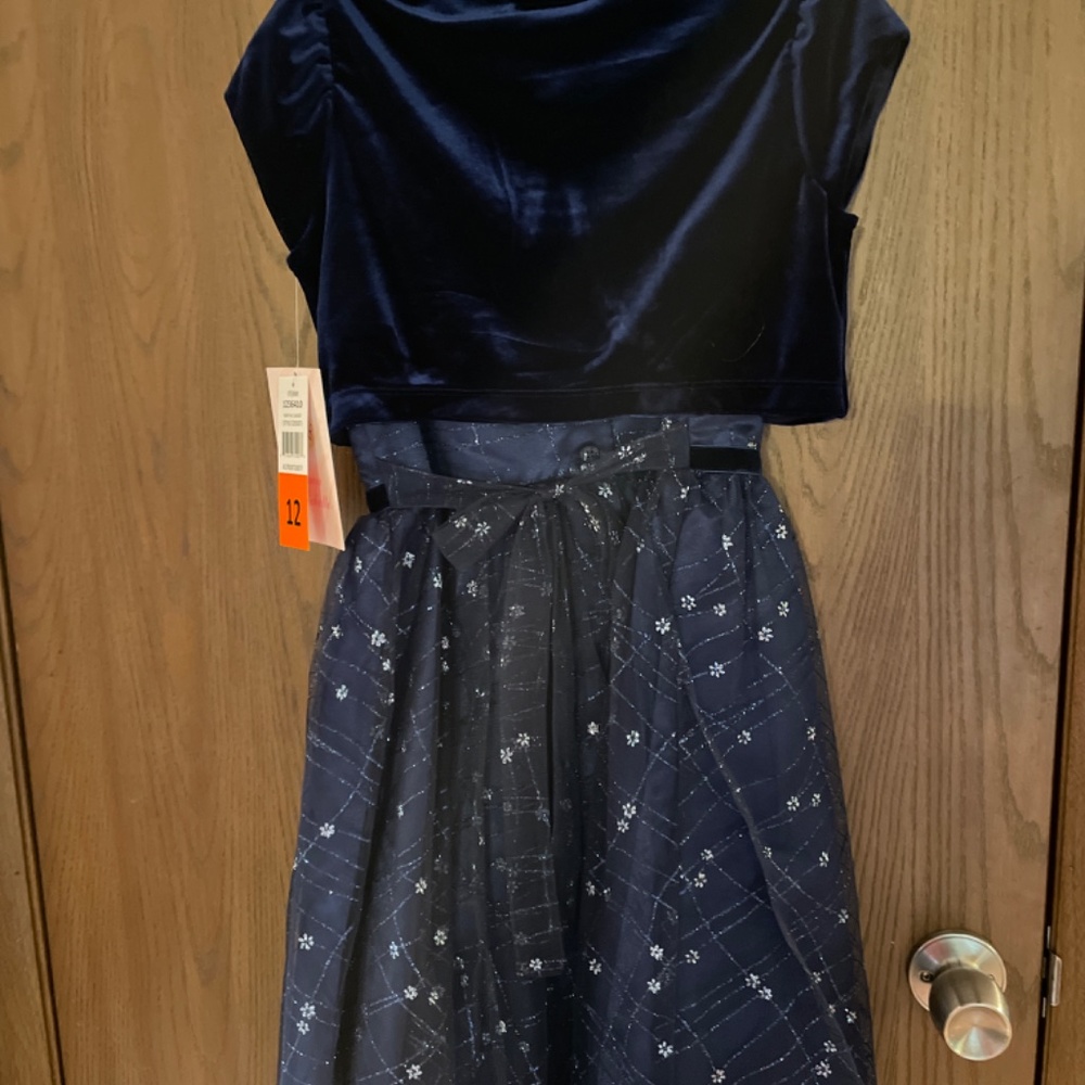 Girl’s Jon’s Michelle Dress with matching short sleeved shrug - Picture 4 of 6